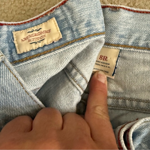 Vintage Y2K Abercrombie & Fitch Women’s Flare Jeans in Light Wash - Picture 6 of 8